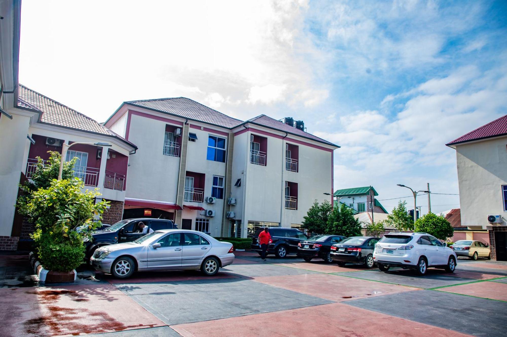 Villa Hilton Hotels Uyo Exteriör bild